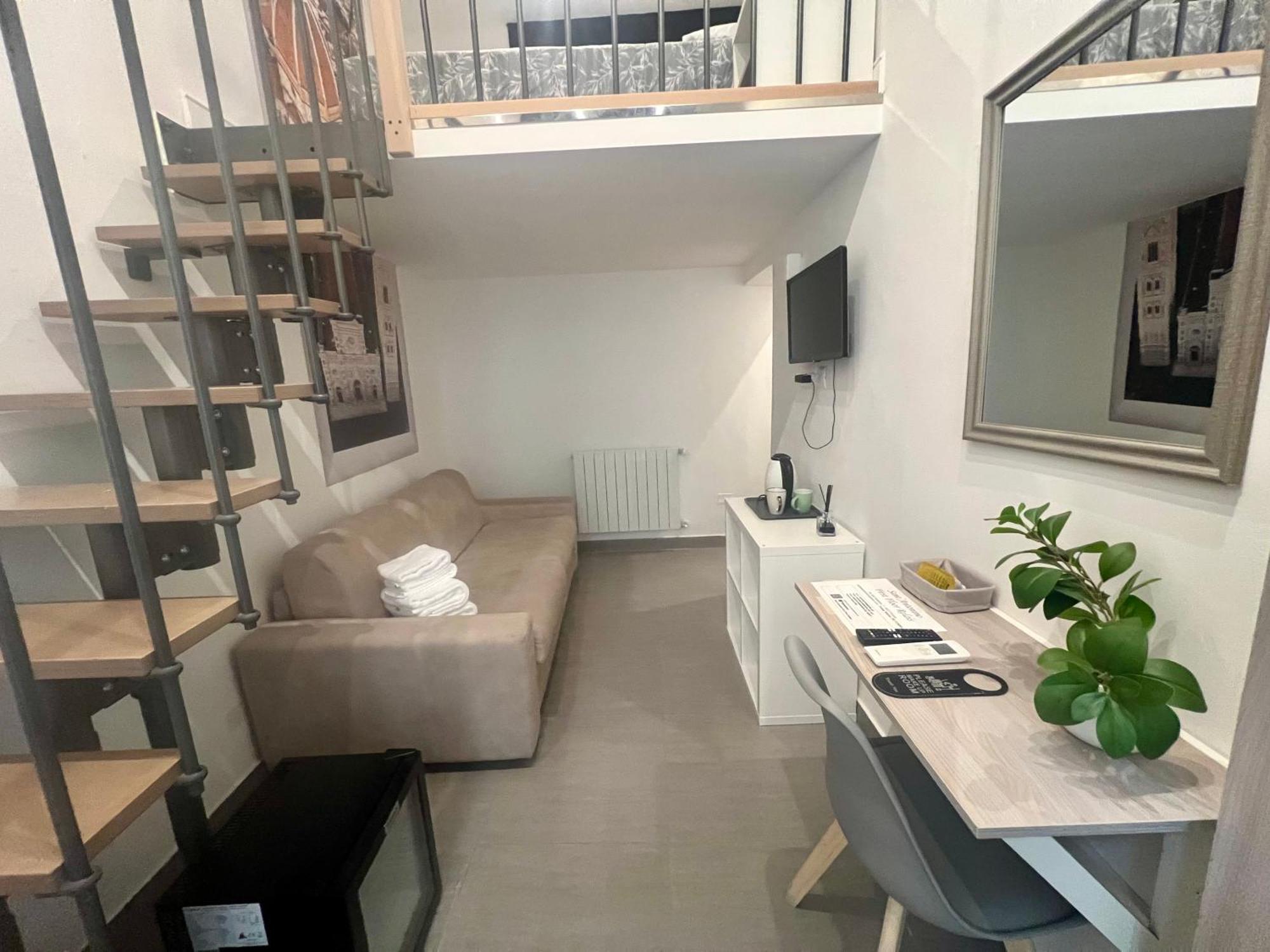 Sant Antonino First Floor Relais Affittacamere *